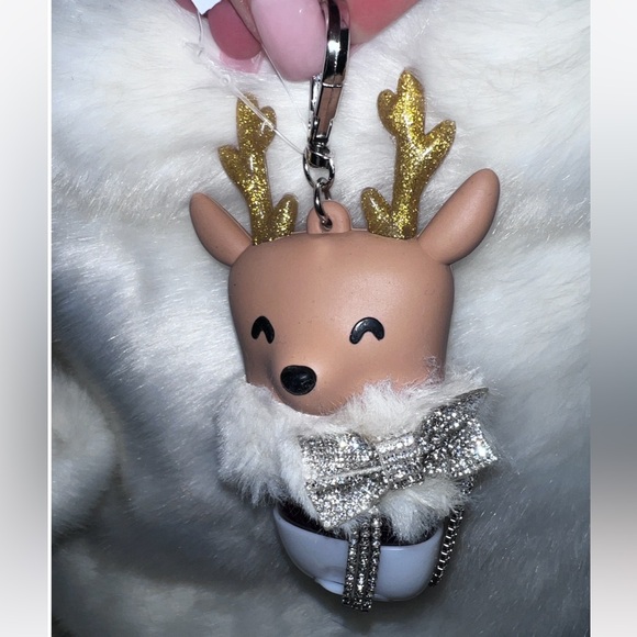 New bath and body works fluffy & rhinestone bling reindeer keychain w/pocket bac - Picture 2 of 16